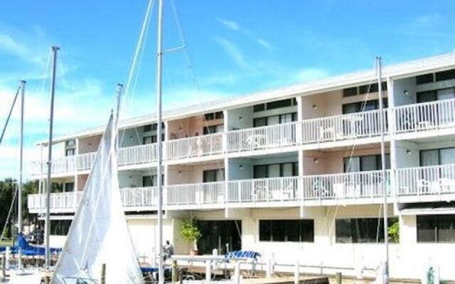 Cedar Cove Hotel