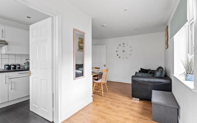 Number 1 Lytton Tree Lodge