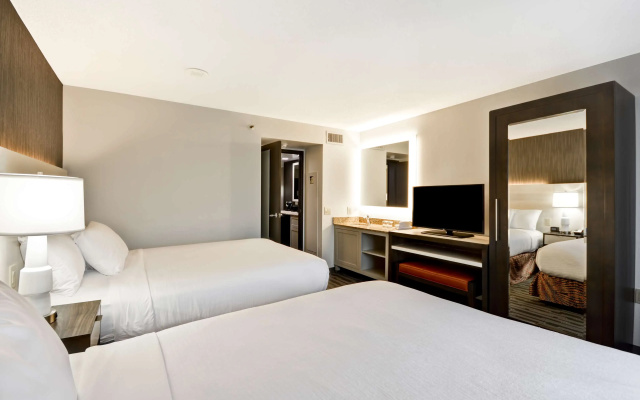 Отель Embassy Suites by Hilton Charlotte