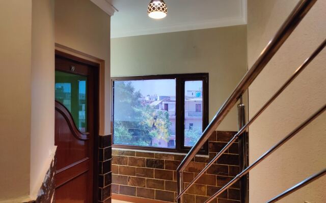 Harish Guest House -Railway Station Road