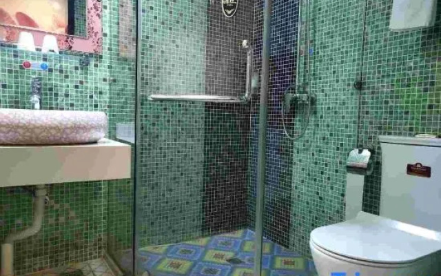 Jitai Chain Hotel (Shanghai Huashan Hospital Gucun Park Subway Station)