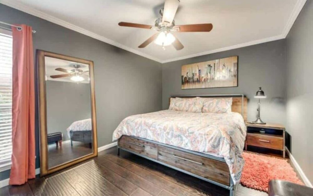 1BD Condo Pool South Irving I40