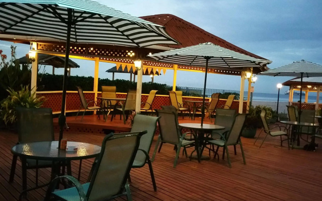 Pacific Crown Hotel