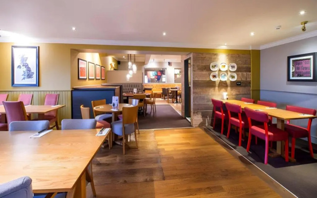 Premier Inn St. Neots - Colmworth Park