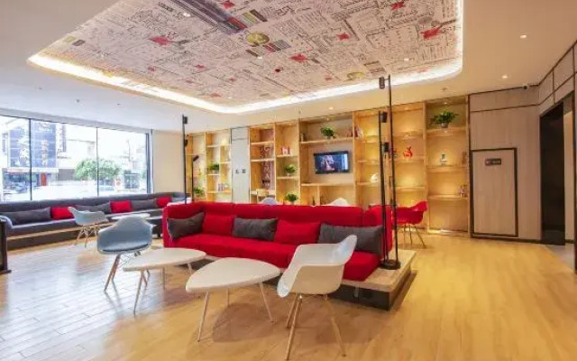 Ibis Hotel (Shenyang Middle Street Forbidden City)