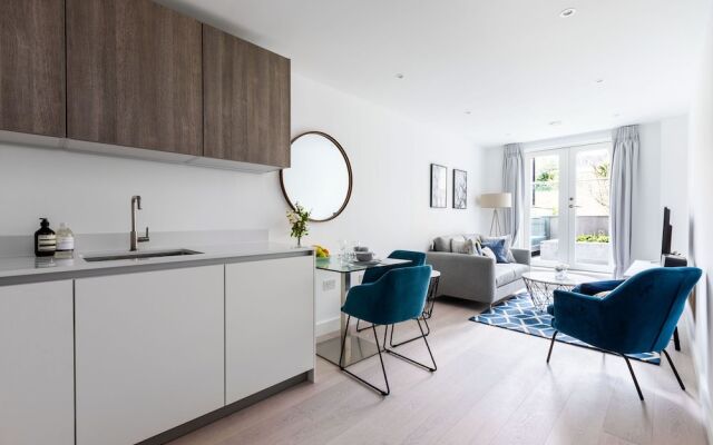 Luxury 1 Bed Apartment in Olympia Kensington