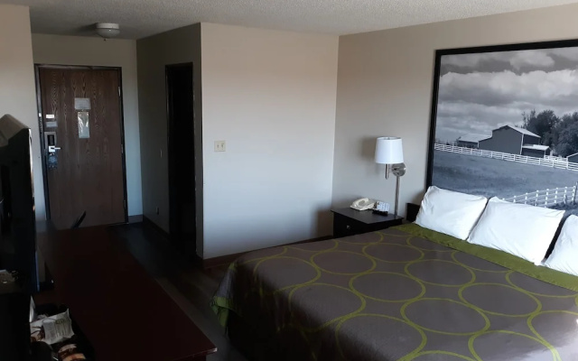 Super 8 Bethany Mo