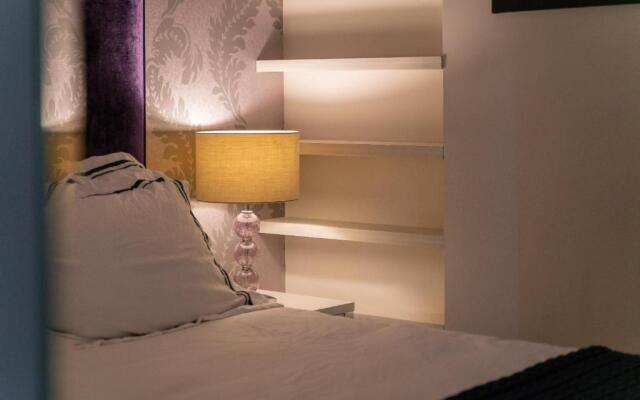 Stunning 1Bd with Castle View
