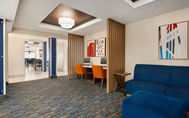 Holiday Inn Express Hotel & Suites Fredericksburg by IHG