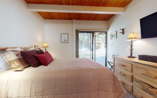 Villa De Los Pinos - Year-round Activities, Nearby Shopping & Restaurants