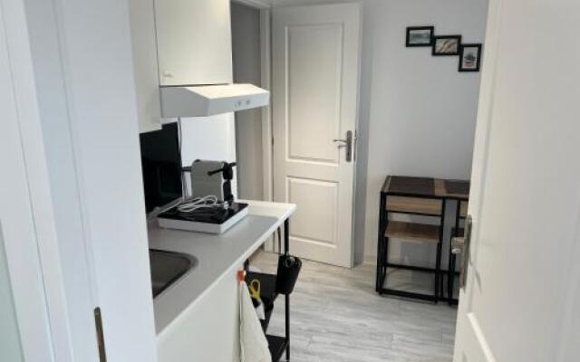 AZZA Aparthotel
