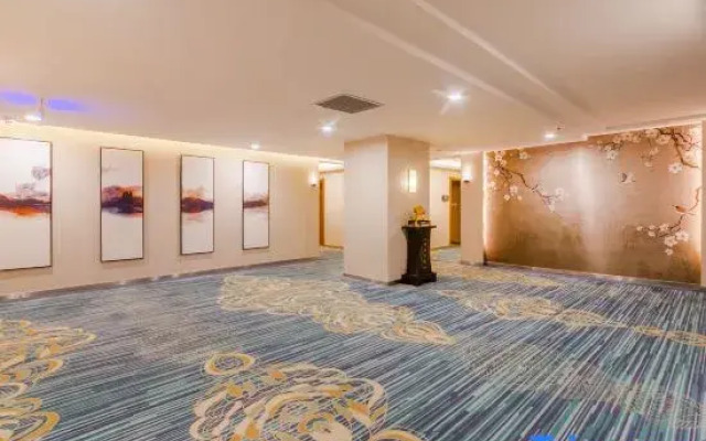 Ripple Hotel (Harbin Bingxue Big World Kelly Plaza Wanda)