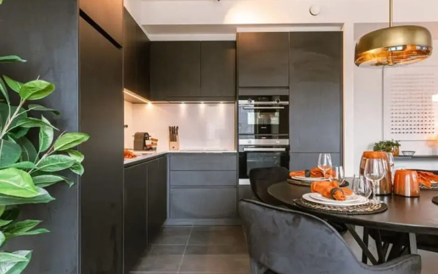 Cozy Apartment a Stone s Throw From the Beach