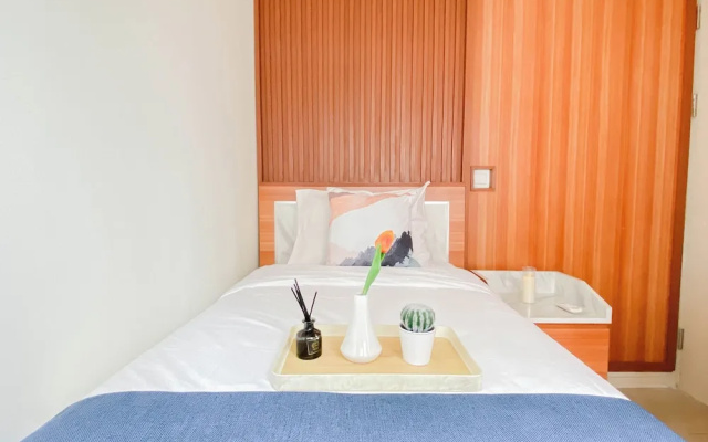Homey Wooden Touch 2Br At Apartment Meikarta District 1 – Guest Rooms – Cibatu
