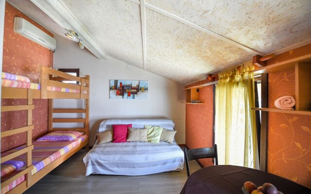 San Art Floating Hostel & Apartments