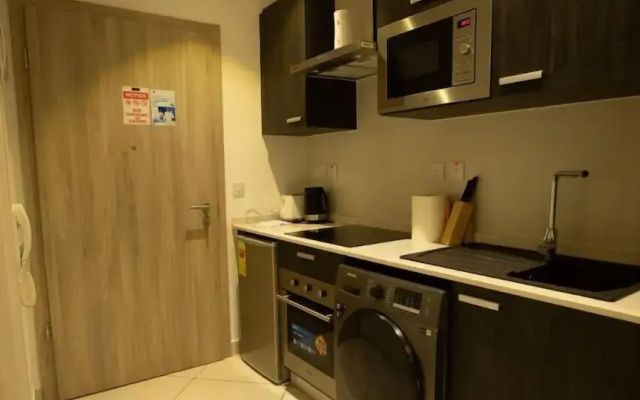 Lennox Luxury Suites by Cozy