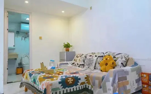 Yijiayi Apartment (Guangzhou Baiyun Airport Qingtang Subway Station)