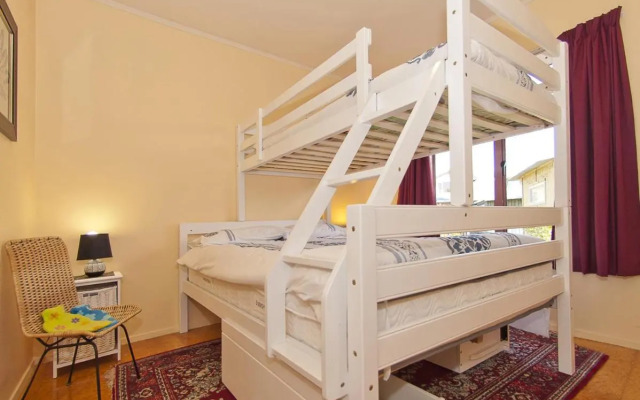 Carefree at Cooks - Cooks Beach Bach