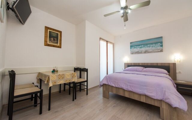 A3 Cozy Apt. w. big Garden, 2 Balconies & Grill