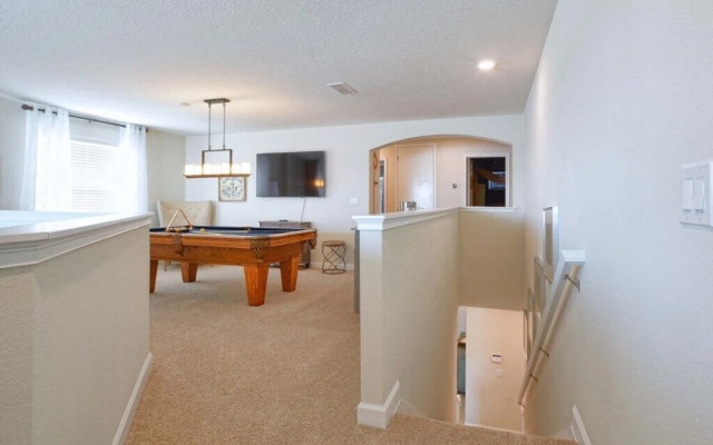 Storey Lake-5 Bedrooms Home W/pool-1650st Home by Redawning