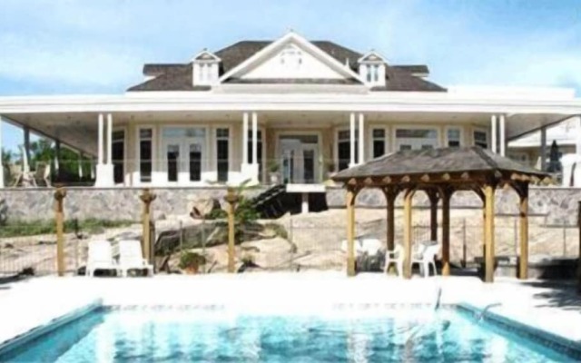 The Burleigh Falls Inn & Suites