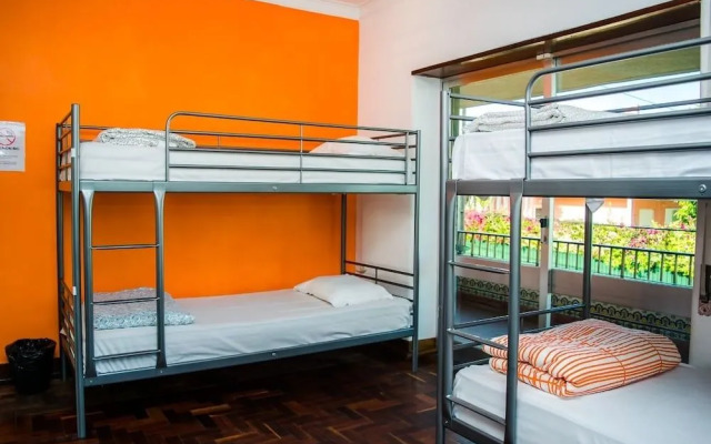 Carcavelos Beach Hostel