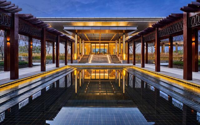 Lushan West Sea Resort, Curio Collection by Hilton