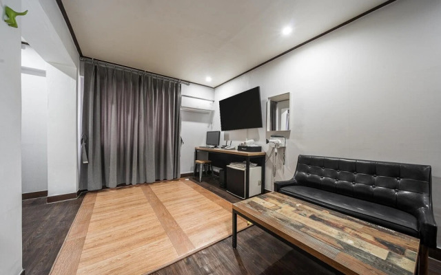Anyang Donkey Hotel