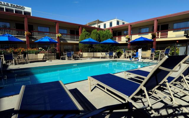 Best Western Plus Clocktower Inn