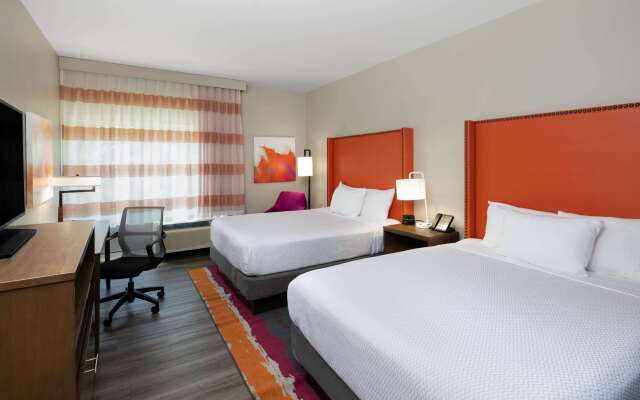 La Quinta Inn & Suites by Wyndham Greensboro Arpt High Point