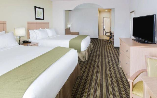 Holiday Inn Express Hotel & Suites Alvarado by IHG
