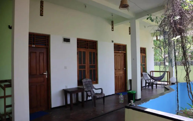 Dragonfly Inn Arugambay