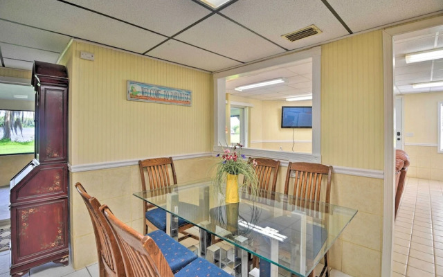 Waterfront Welaka Escape w/ Private Docks!