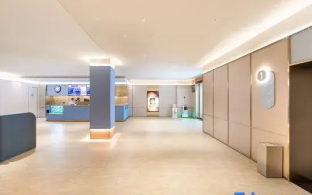 HanTing Hotel (Zhengzhou Huiji Wanda University Town North Subway Station)