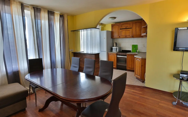 Lakshmi Apartments Dinamo 3
