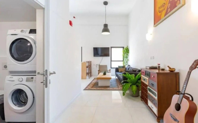 Beach Home in Tel Aviv near Water