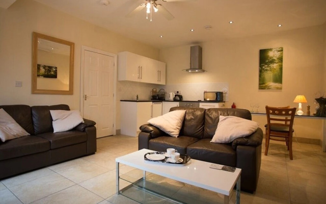 Treetops Cottages & Spa