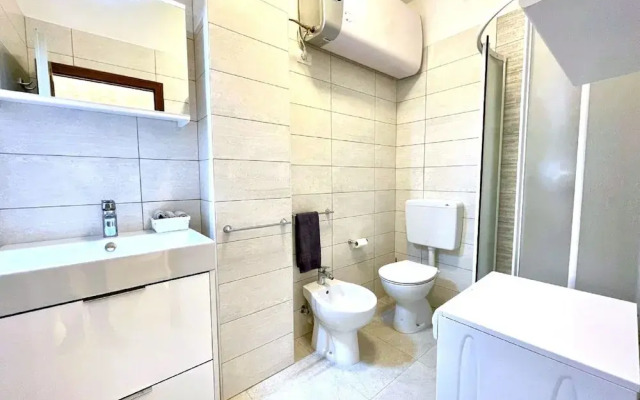 Apartment With Private Patio