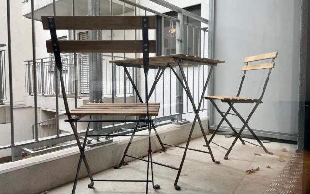 ECA Rooftop Live - Private Rooms & Serviced Apartments