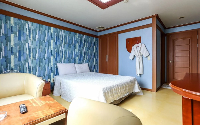 Donghae Hotel Mi