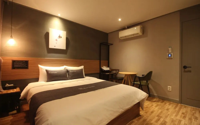 Hotel The May