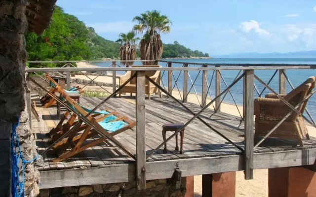 Nkhudzi Beach Lodge