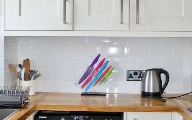 Beautiful 2 Bedroom Flat in Leith