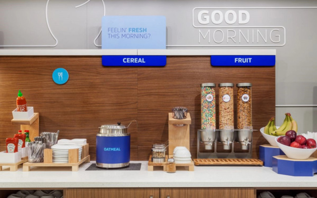 HOLIDAY INN EXP STES CLINTON by IHG