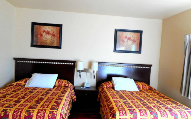 Crossroads Inn & Suites