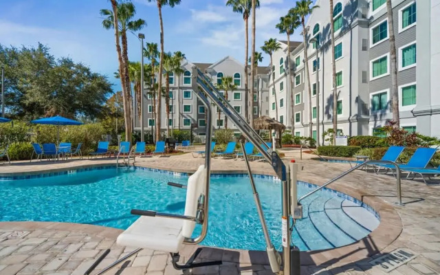 1BR Free Shuttle to Disney Parks