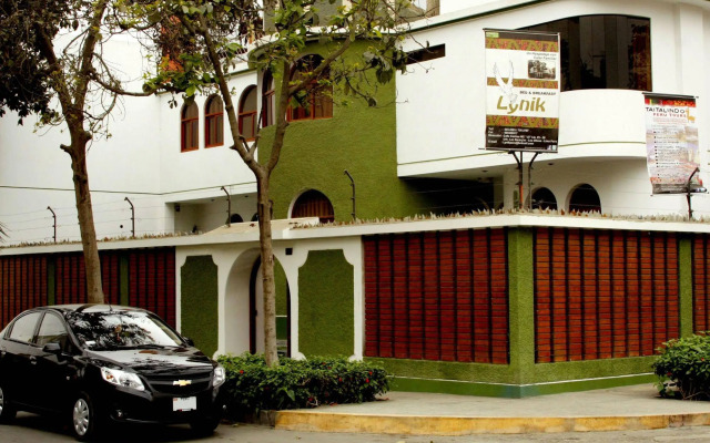 LYNIK La Casa de Blanca