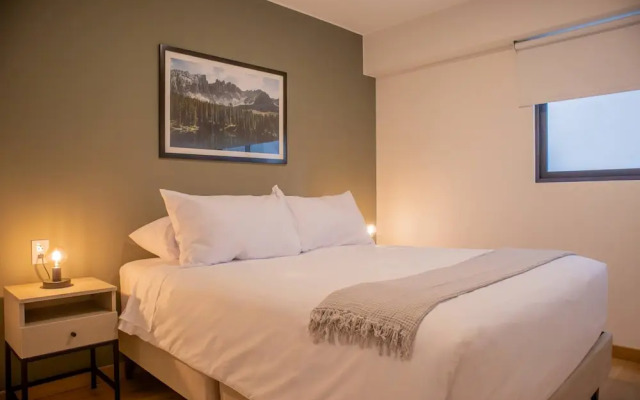w Magnificent 2BR w/ Balcony in Miraflores