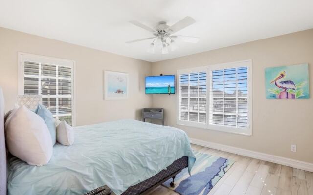 Waterfront Home With Spectacular View, Pool and spa