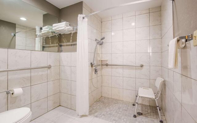 Quality Inn & Suites CVG Airport
